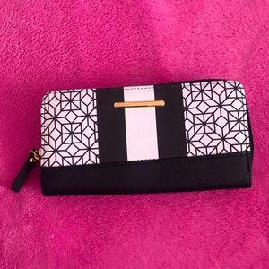 Black and White Clutch, Unbranded, Never used
